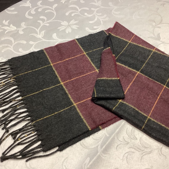 GEOFFREY BEENE SCARF. PLAID. NICE SOFT CASHME’ - Picture 1 of 6